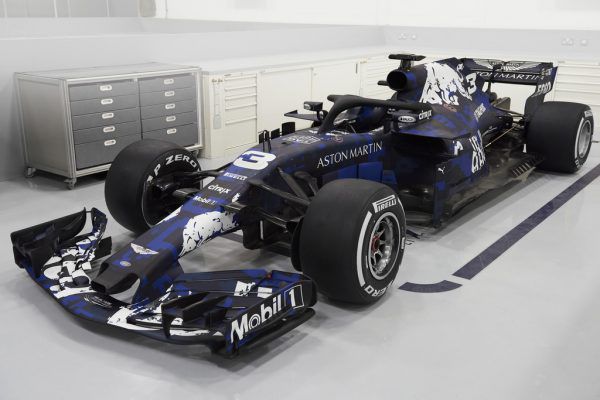 Red Bull präsentierte bereits sein Auto für die neue Saison in einer ungewohnten Tarnoptik. APA