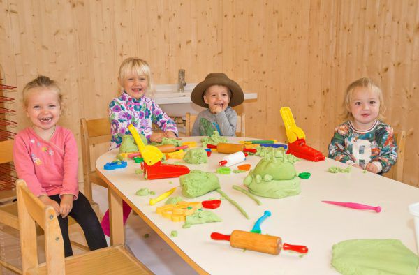 Selbstbewusstsein und Kreativität sollen bei „Löwenzahn und Seidenpfote“ früh gefördert werden. Heron (3)