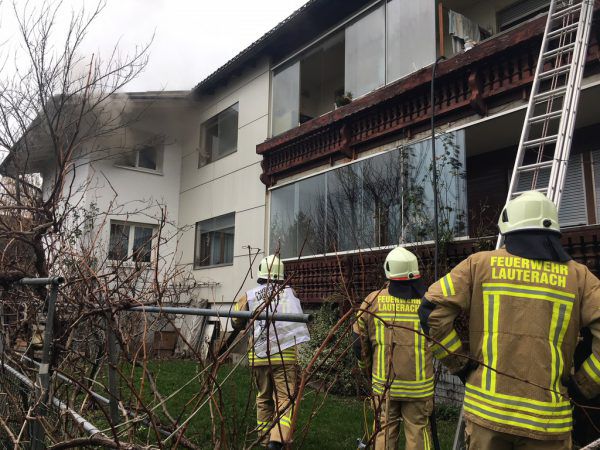 Starke Rauchentwicklung erschwerte den Einsatz. Vlach/vol