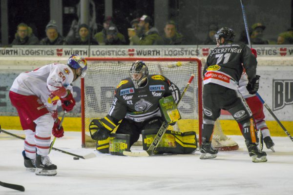 Stroj bekommt heute seinen ersten Einsatz von Beginn an in dieser EBEL-Saison. Gegen Salzburg und Villach wurde er eingewechselt. GEPA/Lerch