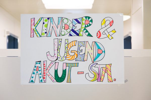 Auch über die kinder- und jugendpsychiatrische Versorgung hat sich die Wiener Expertendelegation informiert. KHBG/Weissengruber