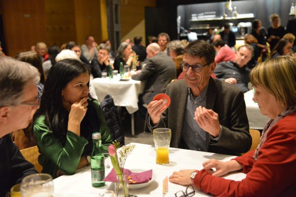 Benno Elbs, Julia Moretti und George Nussbaumer waren Podiumsgäste der Auftaktveranstaltung in der inatura. rinner
