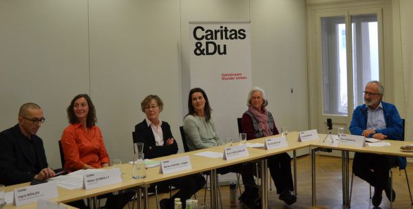 Caritas-Direktor Walter Schmolly (links) mit Sozial- und Integrationspaten. Caritas