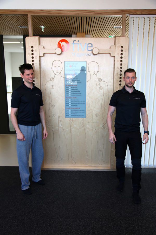 Christian und Andreas an der sogenannten Triggerwand. Ihr Zentrum eröffneten sie Anfang 2017. Bella Koeck