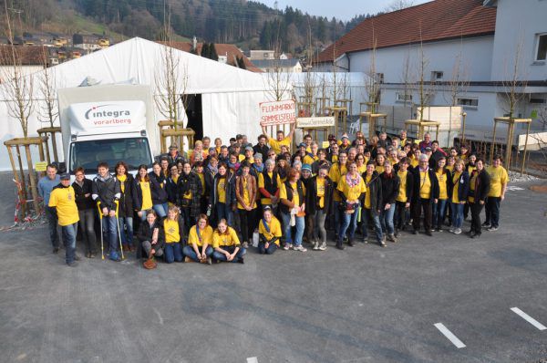 Das engagierte Team, das den Wolfurter Pfadi-Flohmarkt (rechts) alle drei Jahre auf die Beine stellt.martin Widerin (3)