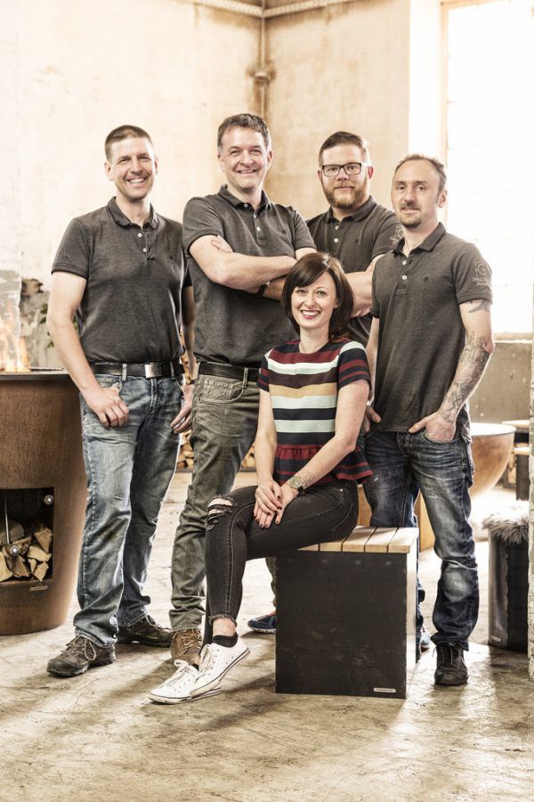 Das Grill-Garten-Manufaktur-Team: Andreas Siembicka, Chris­toph Hagspiel, Ralf Wolbeck, Michael Hiebeler und Angelina Strauß (v.l.). Privat