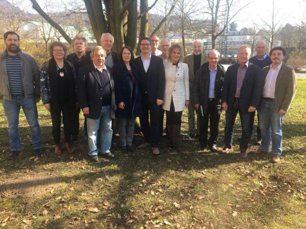 Das Präsidium der SBI mit Alt-Präsidenten Fredi Alter (4.v.l.) und dem neuen Präsidenten Reinhold Einwallner (7.v.l.). SPÖ Vorarlberg