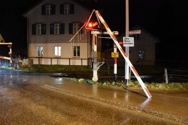 Der Fahrer flüchtete. Kantonspolizei