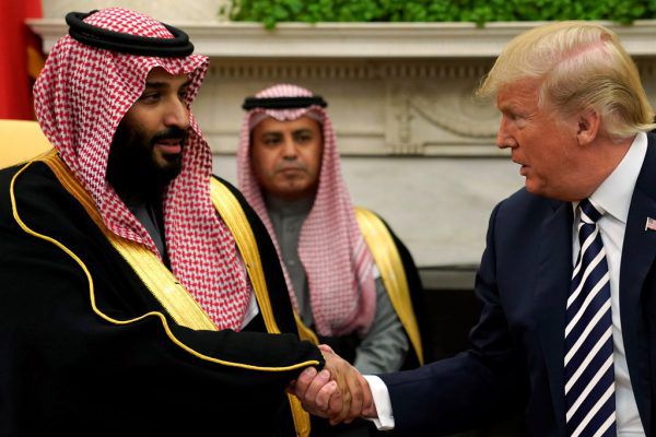 Der saudische Kronprinz (l.) trifft Trump.  Reuters