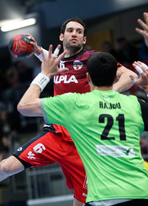 Die Harder setzen sich in einem regelrechten Kampf knapp durch und gewinnen zum vierten Mal den ÖHB-Cup. GEPA (4)