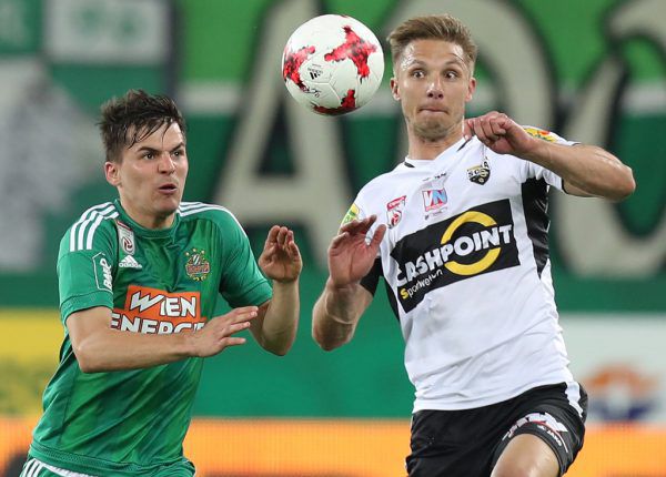 Die Innenverteidiger Philipp Netzer (Bild) und Benedikt Zech sind vor Rapids Offensive gewarnt. GEPA