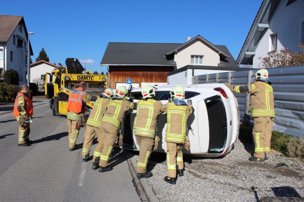 Eine Person wurde befreit. Feuerwehr Lustenau