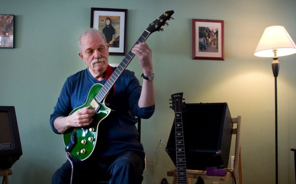 Filmstill aus „Open Land – Meeting John Abercrombie“. Arno oehri