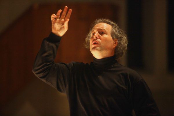 Manfred Honeck mit Orchester und Chor in Lustenau.   Veranstalter (2)/NEUE(1)