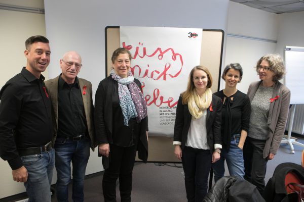 Muriel Aichberger, Jean-Luc Tissot, Beate Dannoritzer, Kerstin Wissel sowie Angela Knill und Renate Fleisch von der Aids-Hilfe Vorarlberg (v.l.). KlaUS HARTINGER