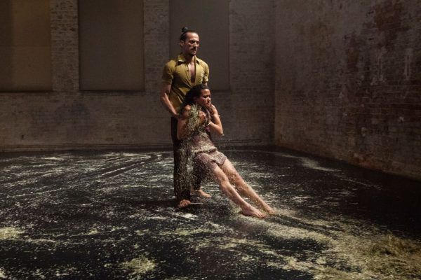 „Nobody’s Land“ ist eine von zwei Tanzproduktionen, die am Wochenende im Theater Kosmos zu sehen ist. Roger Rossell
