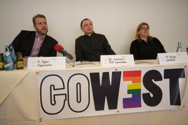 Organisator Michael Egger, Rechtsanwalt Helmut Graupner, der federführend zahlreiche Gesetzesänderungen gerichtlich durchgeboxt hat, und Michaela Holzer von GoWest (v.l.) in Bregenz. Klaus Hartinger