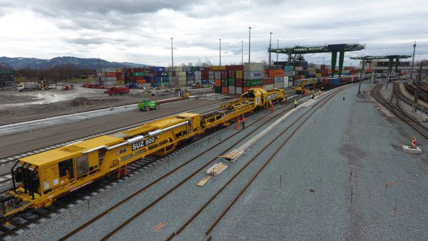 Seit Montag sind 2600 Meter Gleise verlegt worden. ÖBB