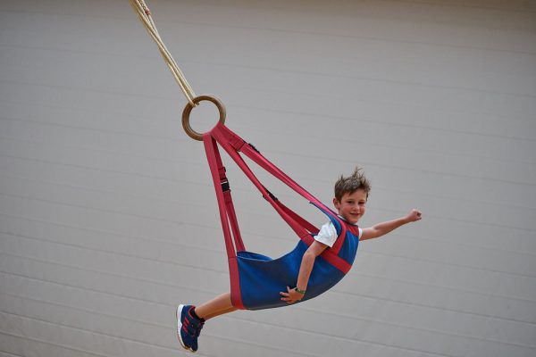 Spaß und Bewegung stehen im Vordergrund. Abenteuer Sportcamp