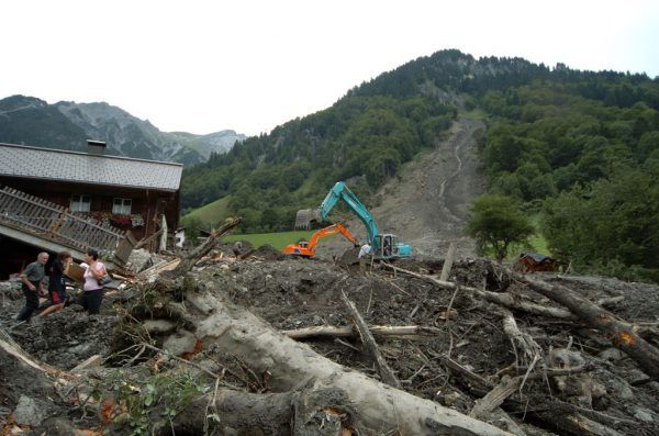 Aufräumen nach Unwettern in Lech. Dietmar Stiplovsek