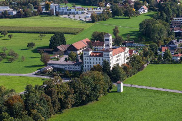 Das Kloster der Salvatorianer zwischen Lochau und Hörbranz wird derzeit als Seelsorgezentrum genutzt. Philipp Steurer/Drohnenbild