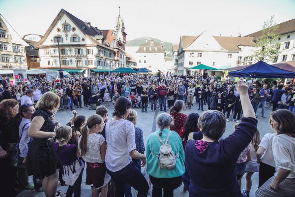 Der Marktplatz wurde zur Bühne für die Künstler. Frederick Sams