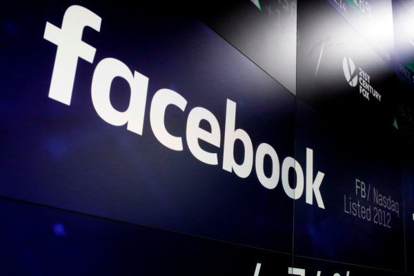 Die strengeren Regeln des sozialen Netzwerks werden erst in den USA eingeführt. AP-Archiv
