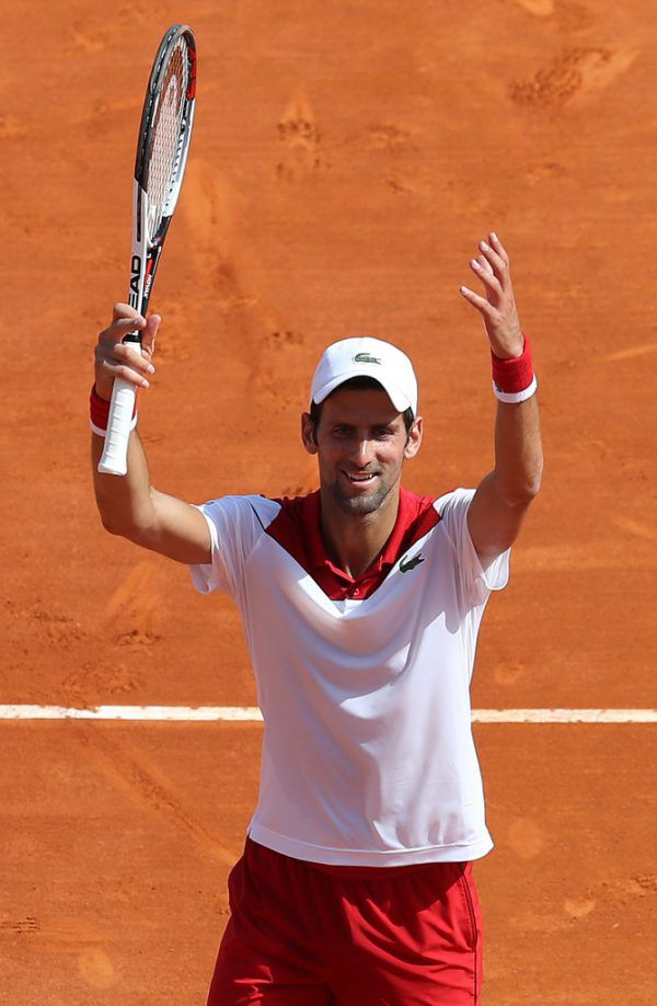 Djokovic mühte sich ins Achtelfinale. Apa