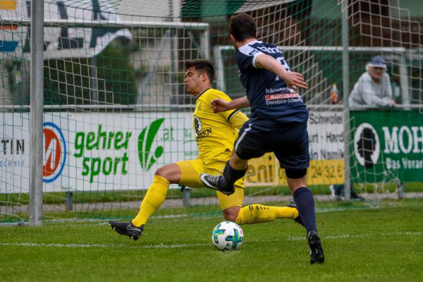 DSV-Keeper Kevin Fend wurde durch Paraden wie hier gegen Frederic Winner und einen gehaltenen Elfmeter zum Matchwinner. Oliver Lerch