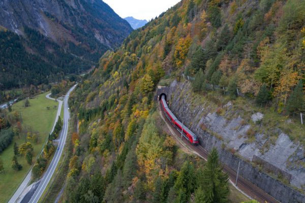 Ein Vorschlag der Neos löste eine Debatte um den Ausbau der Arlbergbahnstrecke aus. © Dietmar Stiplovesk