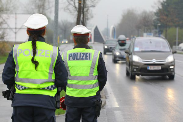 Eine Kontrolle des Osterverkehrs  Neue-Archiv/Hofmeister