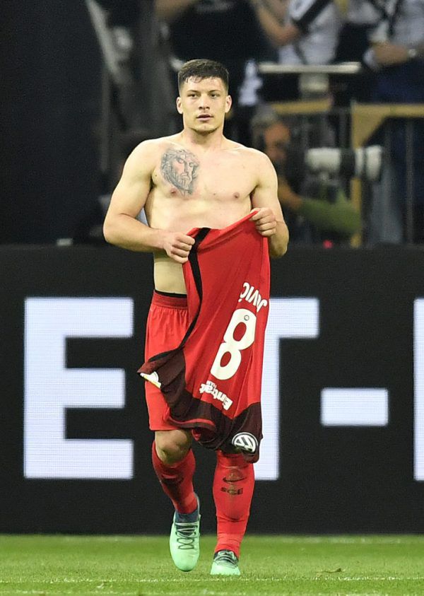 Frankfurts Siegtorschütze Luka Jovic beim Jubel.   AP