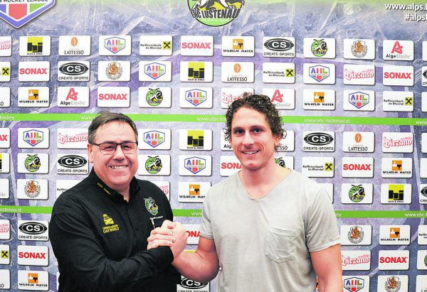 Grabher Meier mit EHC-Präsdient Oberscheider. Verein