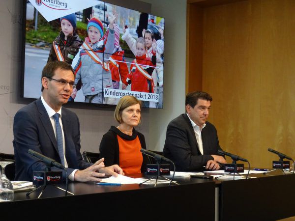 Landeshauptmann Markus Wallner, Landesrätin Barbara Schöbi-Fink und Gemeindeverbandspräsident Harald Köhlmeier (v.l.). VLK/Wirth