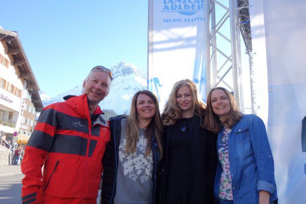 Stargast Zoé (2.v.r.) mit Hermann Fercher, Renée Jud und Julia Mumelter (v.l.). Halder (6)