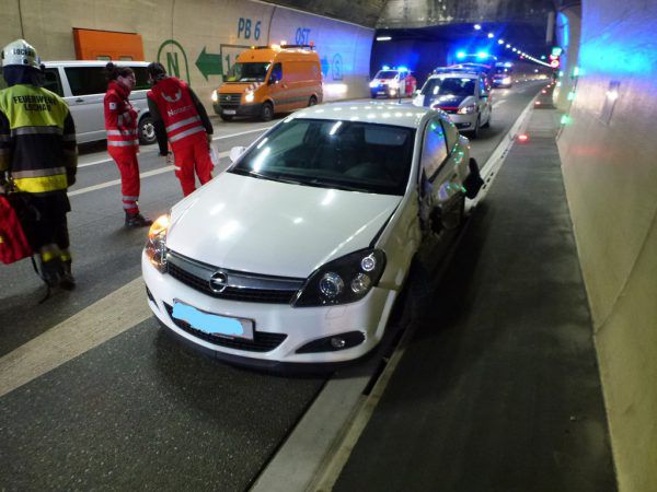 Unfall im Tunnel. feuerwehr Lochau