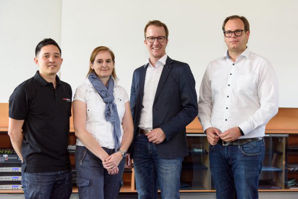Webdeveloper Phuc Le, FHV-Studiengangsleiterin Regine Kadgien, Landesrat Christian Gantner und Russmedia-Geschäftsführer Markus Raith (v.l.).  Stiplovsek (5)