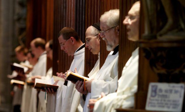 Zisterzienser im Stift Heiligenkreuz bei der Vesper. Reuters/Foeger