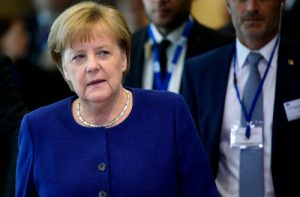 Mit dem Rücken zur Wand