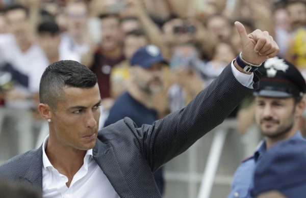 Cristiano Ronaldo ist in Turin angekommen.  AP