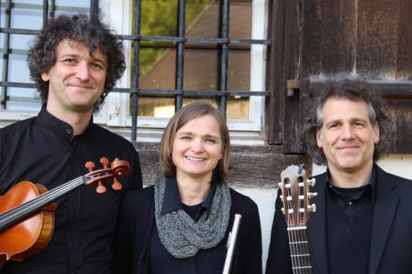 Das musikalische Trio für den Spaziergang. Veranstalter