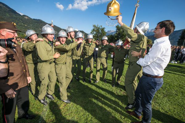 Die Wettkampfgruppe Schnifis freute sich über den Goldenen Helm.  Sams (3)