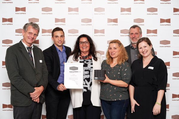 Freuten sich über den „materialPreis 2018“ (v.l.): Rolf Gottman, Pascal Draxler, Lisa Holzschuh, Eva Werilli, Werner Egger, Alexandra Kraler.PhilipKottlorz