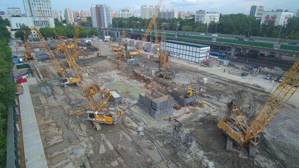 Liebherr unterstützt Fensma in Moskau. Liebherr