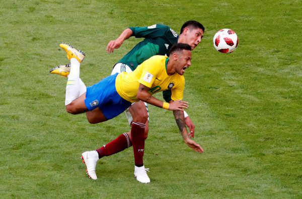 Neymar zeigte sein fußballerisches Können, aber erneut auch wieder seine theatralische Seite. Reuters