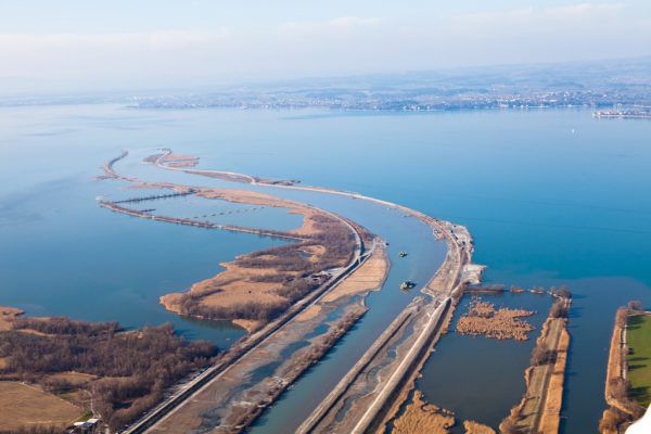 Rheinvorstreckung in den Bodensee: Blick aus der Luft. IRR