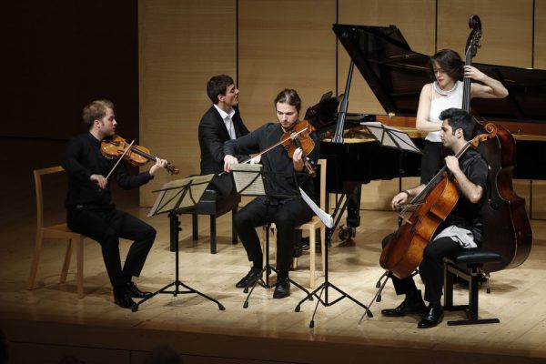 Tobias Feldmann, Aaron Pilsan, Gregory Kovalev, Uxia Martínez Botana und Kian Soltani (v.l.) bei der Schubertiade.  Veranstalter