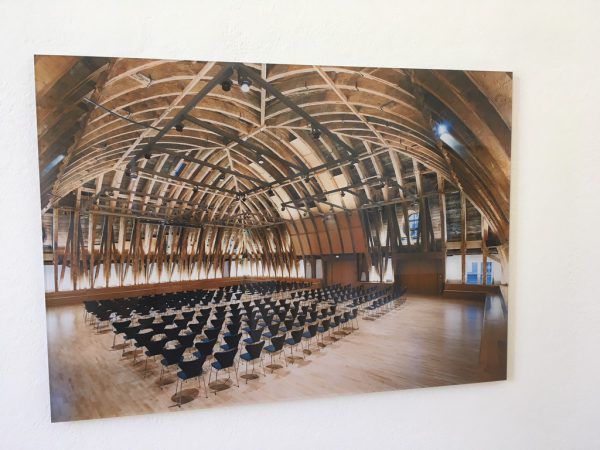 Walter Kölbl im Dachgeschoss des Künstlerhauses. Kleines Bild oben: das Dachgewölbe der TU Wien. Roland Paulitsch (3)/Lisa Kammann(1)