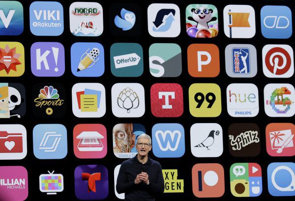 Apple-Chef Tim Cook steht kurz davor, Chef eines Billionen-Konzerns zu sein. AP