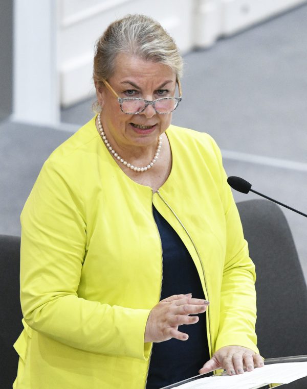 Beate Hartinger-Klein. APA